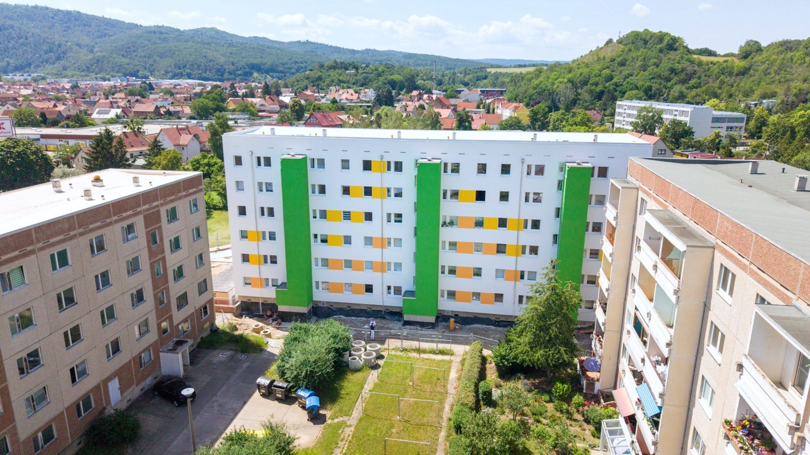 Sanierter Wohnblock der Wohnungsgenossenschaft Thale